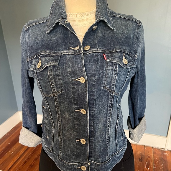 Levi's Women's Classic Indigo Jean Jacket - Picture 2 of 5